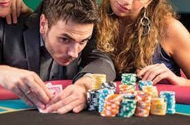Live dealer table with multiple camera angles on to303 login